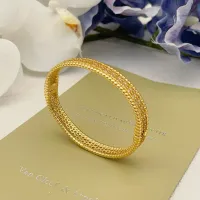 $32.00 USD Van Cleef & Arpels Bracelets #1414295