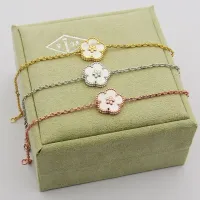 $25.00 USD Van Cleef & Arpels Bracelets For Women #1414443