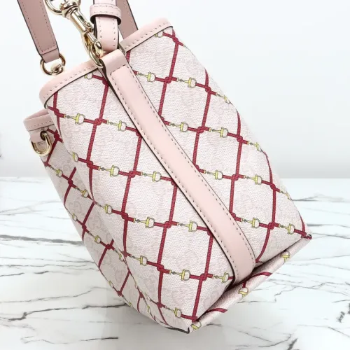 Replica Gucci AAA Quality Handbags For Women #1420470 $140.00 USD for Wholesale