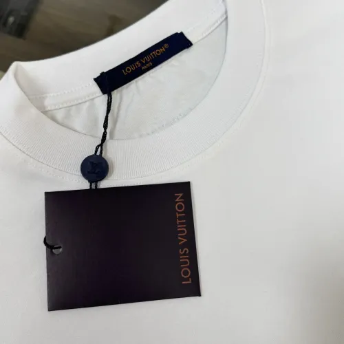 Replica Louis Vuitton LV T-Shirts Short Sleeved For Unisex #1423459 $32.00 USD for Wholesale
