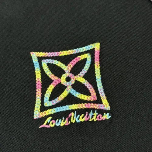 Replica Louis Vuitton LV T-Shirts Short Sleeved For Unisex #1423467 $32.00 USD for Wholesale