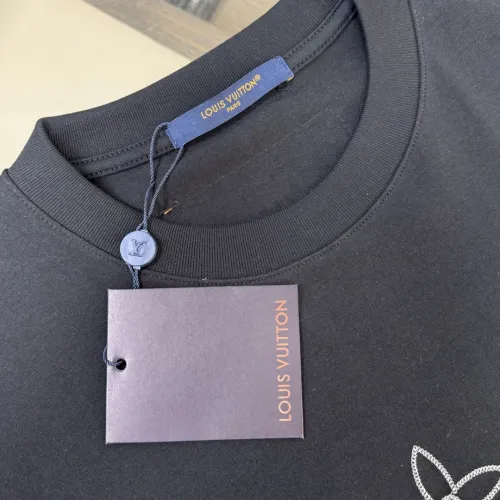 Replica Louis Vuitton LV T-Shirts Short Sleeved For Unisex #1423470 $32.00 USD for Wholesale