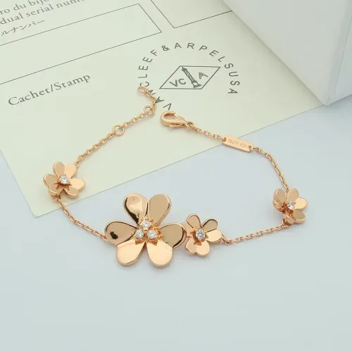 Van Cleef &amp; Arpels Bracelets For Women #1425065 $27.00 USD, Wholesale Replica Van Cleef &amp; Arpels Bracelets