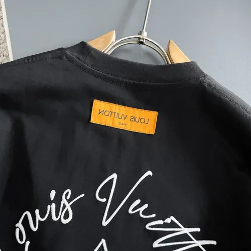 Replica Louis Vuitton LV T-Shirts Short Sleeved For Unisex #1426701 $42.00 USD for Wholesale