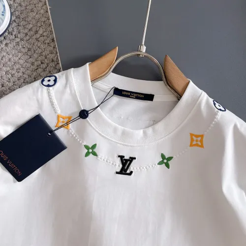 Replica Louis Vuitton LV T-Shirts Short Sleeved For Unisex #1426702 $42.00 USD for Wholesale