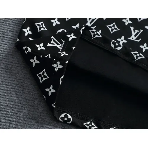 Replica Louis Vuitton LV T-Shirts Short Sleeved For Unisex #1426979 $38.00 USD for Wholesale