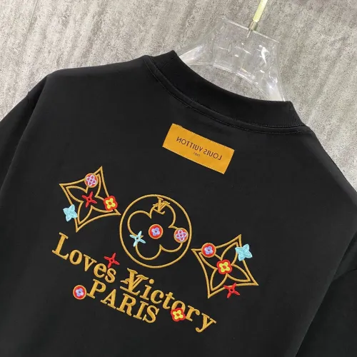 Replica Louis Vuitton LV T-Shirts Short Sleeved For Unisex #1429994 $42.00 USD for Wholesale