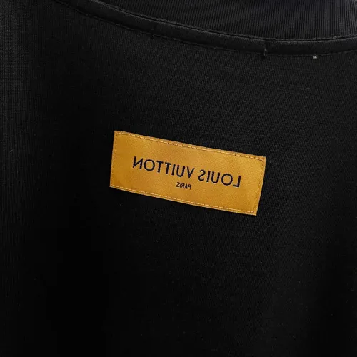 Replica Louis Vuitton LV T-Shirts Short Sleeved For Unisex #1430551 $38.00 USD for Wholesale