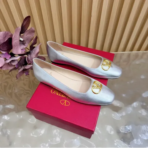 Valentino Flat Shoes For Women #1433146 $108.00 USD, Wholesale Replica Valentino Flat Shoes