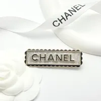 $32.00 USD Chanel Brooches For Women #1425313
