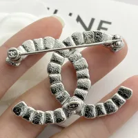$36.00 USD Chanel Brooches For Women #1425384