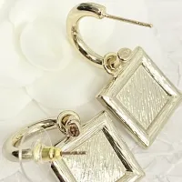 $32.00 USD Chanel Earrings For Women #1425397