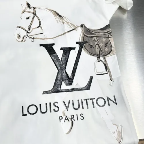 Replica Louis Vuitton LV T-Shirts Short Sleeved For Unisex #1436320 $76.00 USD for Wholesale