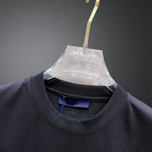 Replica Louis Vuitton LV T-Shirts Short Sleeved For Unisex #1437105 $25.00 USD for Wholesale