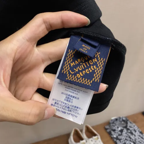 Replica Louis Vuitton LV T-Shirts Short Sleeved For Men #1438327 $39.00 USD for Wholesale