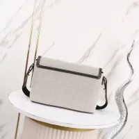 $102.00 USD Burberry AAA Quality Messenger Bags For Women #1443031