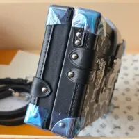 $170.00 USD Louis Vuitton AAA Quality Messenger Bags For Women #1443940