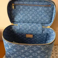 $128.00 USD Louis Vuitton AAA Quality Messenger Bags For Women #1443941