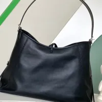 $202.00 USD Louis Vuitton AAA Quality Shoulder Bags For Women #1443963